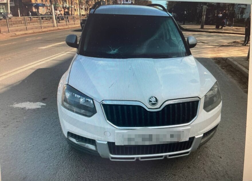 Водитель "Шкоды" сбил девушку на пешеходном переходе в Твери