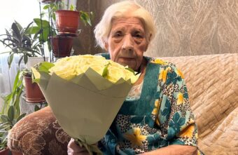 Губернатор Игорь Руденя поздравил со 100-летием участницу Великой Отечественной войны Валентину Федотову