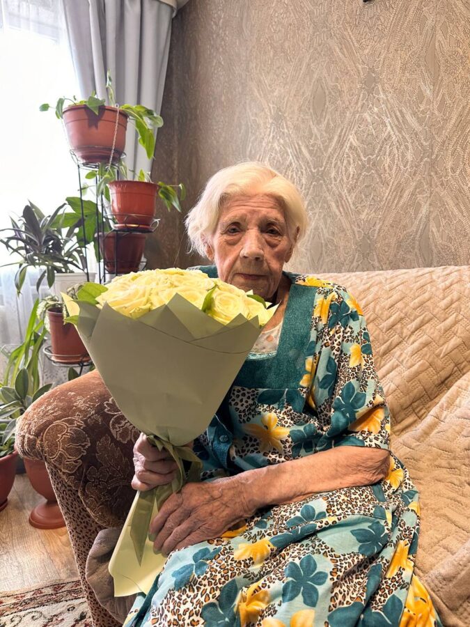 Губернатор Игорь Руденя поздравил со 100-летием участницу Великой Отечественной войны Валентину Федотову