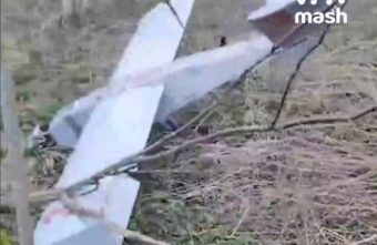 В Тверской области на прогулке с собаками мужчина нашел в лесу беспилотник В Тверской области на прогулке с собаками мужчина нашел в лесу беспилотник