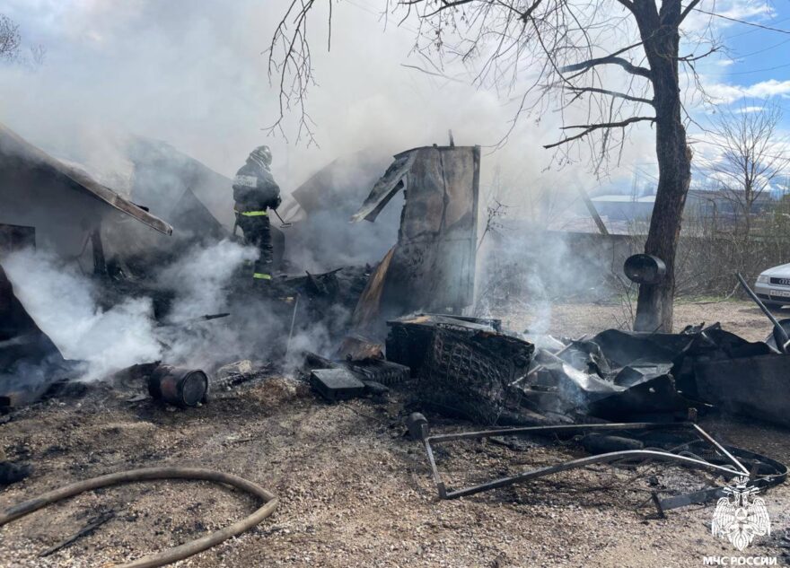 В Тверской области сгорела бытовка