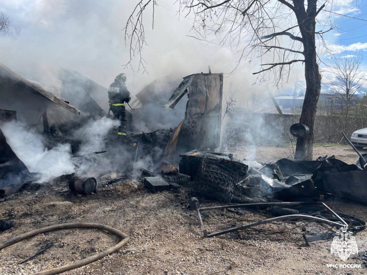 В Тверской области сгорела бытовка