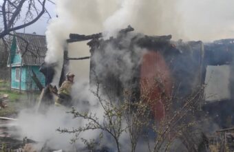 В Тверской области полностью сгорел дачный дом В Тверской области полностью сгорел дачный дом