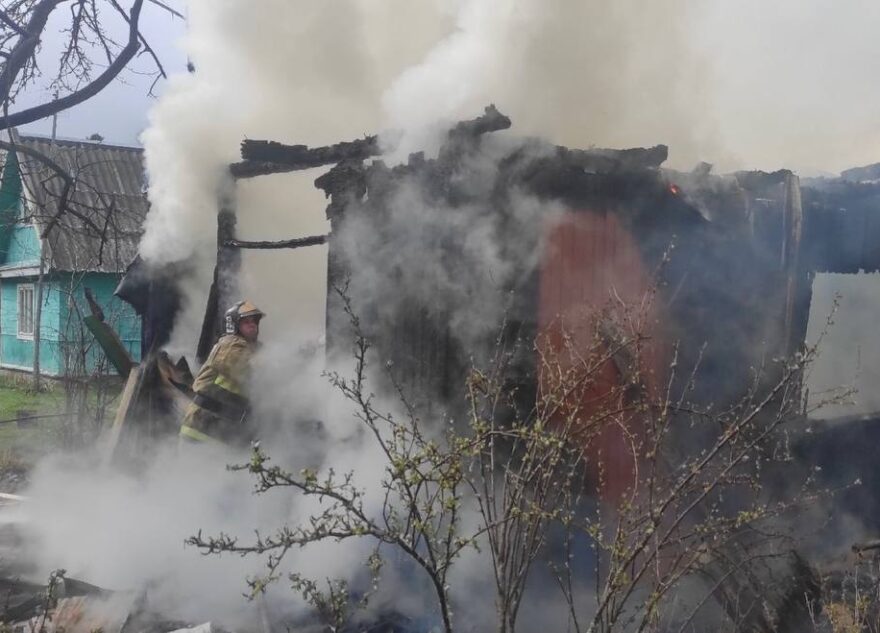 В Тверской области полностью сгорел дачный дом