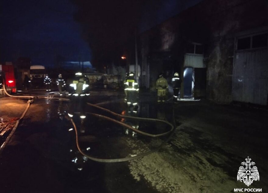 Вечером в Тверской области сгорел ангар