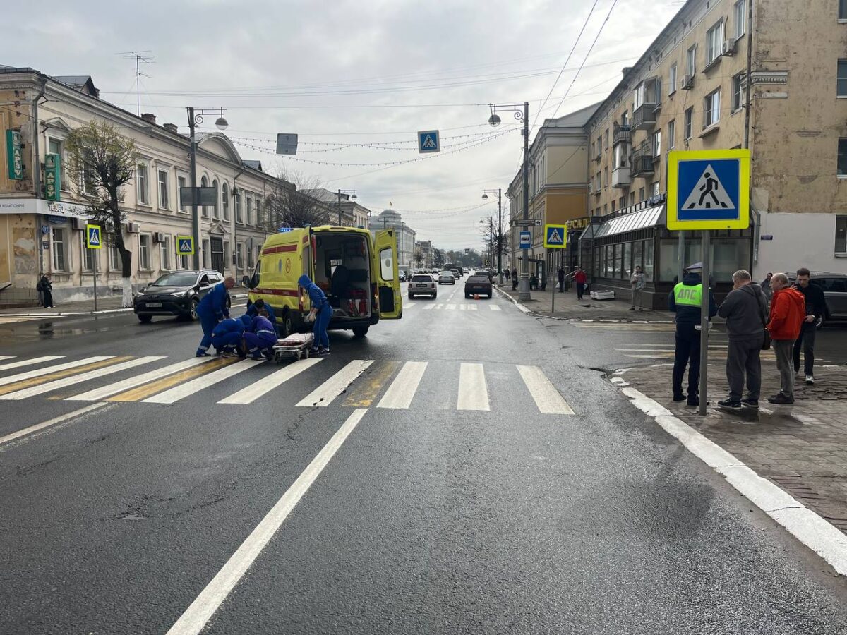 Девушка попала под колёса машины на пешеходном переходе в Твери | ТОП Тверь  новости