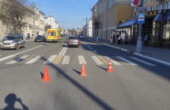 На пешеходном переходе в Твери машина сбила 14-летнюю девочку