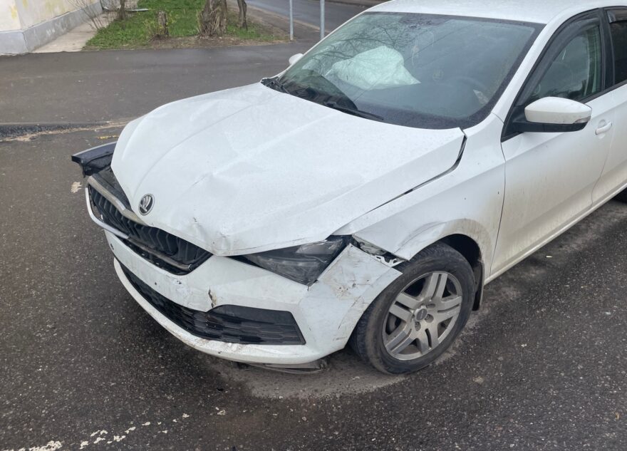 Один человек пострадал в столкновении "Лифана" и "Шкоды" в Твери