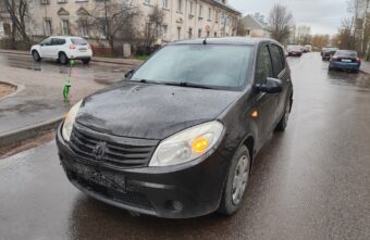 Мотоциклист пострадал в столкновении с "Рено" на перекрёстке в Твери