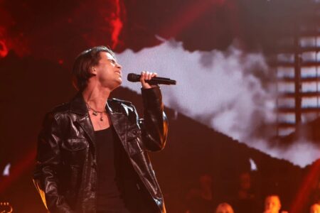 Георгий Русских из Тверской области ушел из «Голоса» суперзвездой