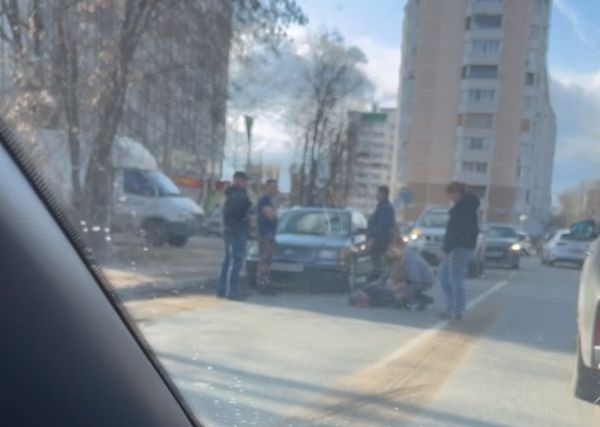 В Твери на дороге машина сбила человека