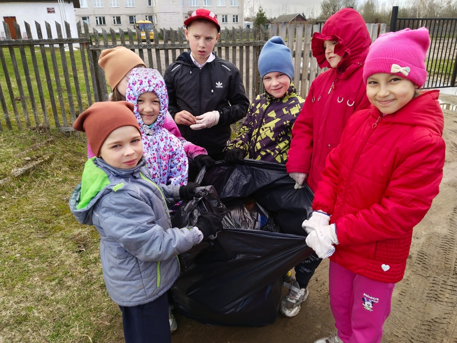 Жители Тверской области участвуют в экологическом субботнике «Зеленая Весна»