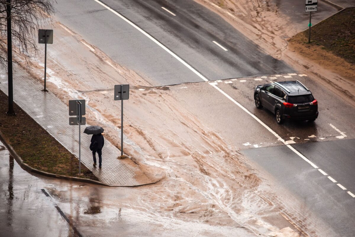 Обрызгавший жителя Тверской области водитель публично извинился