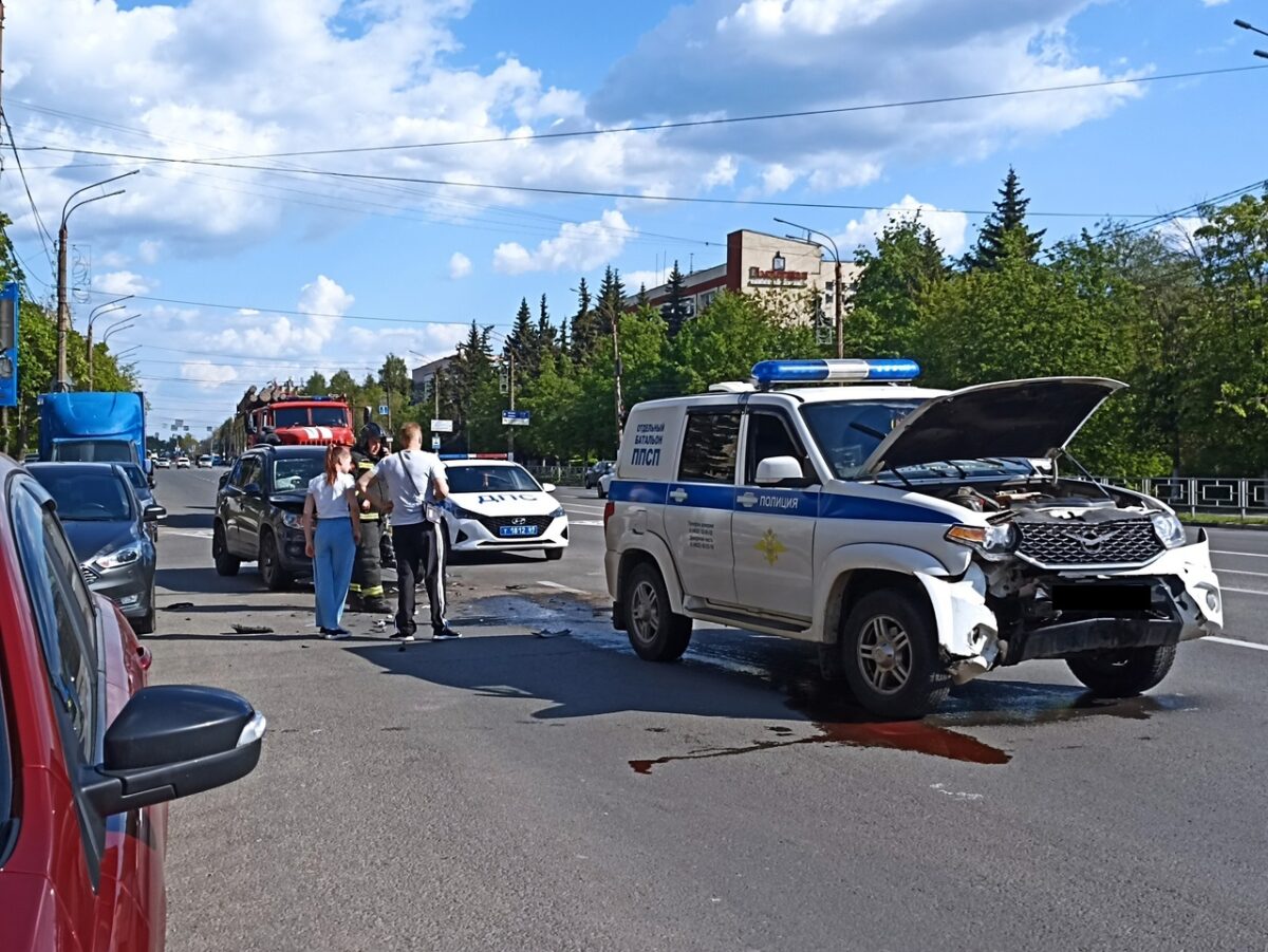 В Твери иномарка столкнулась с полицейской машиной | ТОП Тверь новости