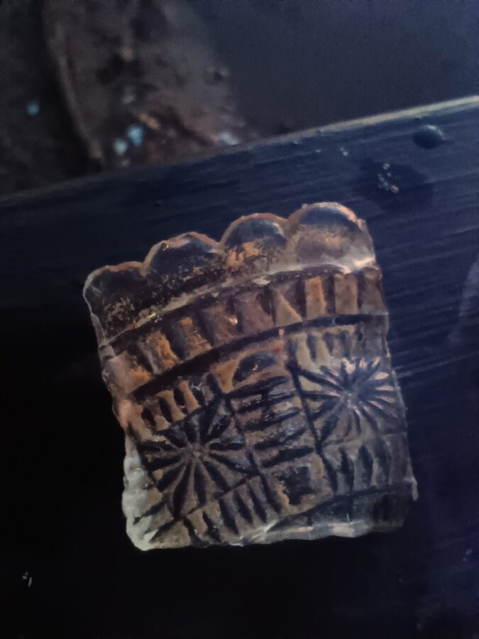 Волжская вода выносит остатки затопленного города в Тверской области