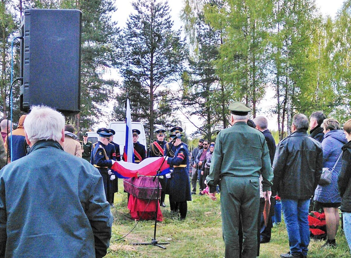 В Тверской области проводили в последний путь огнеметчика Артема Рябченко