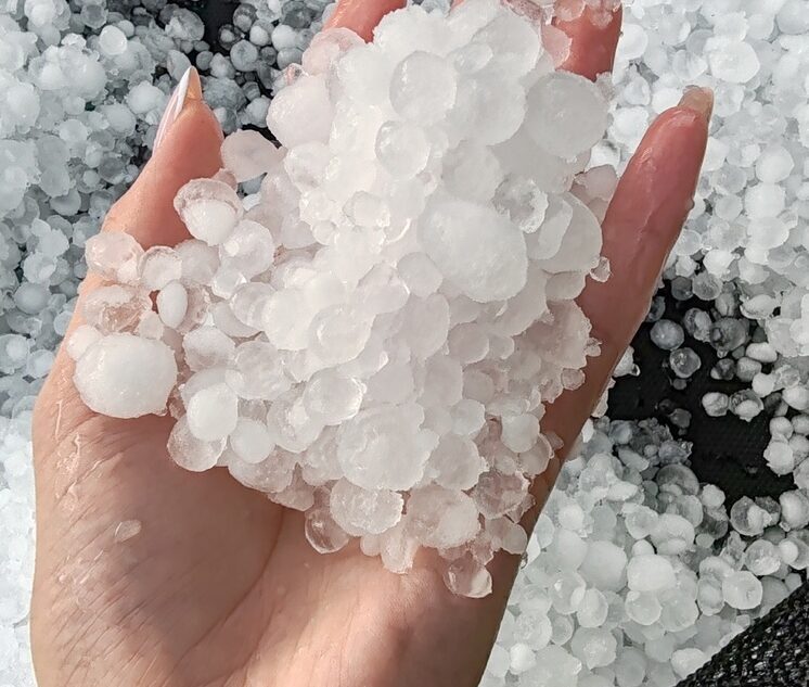 Сильнейший град побил огороды в Тверской области