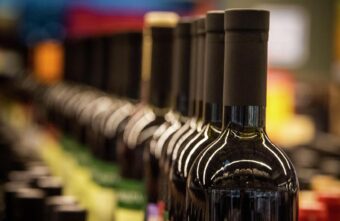 Врач рассказала о большой пользе красного вина