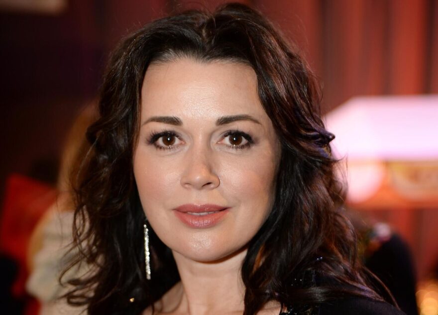 От болезни умерла известная актриса Анастасия Заворотнюк