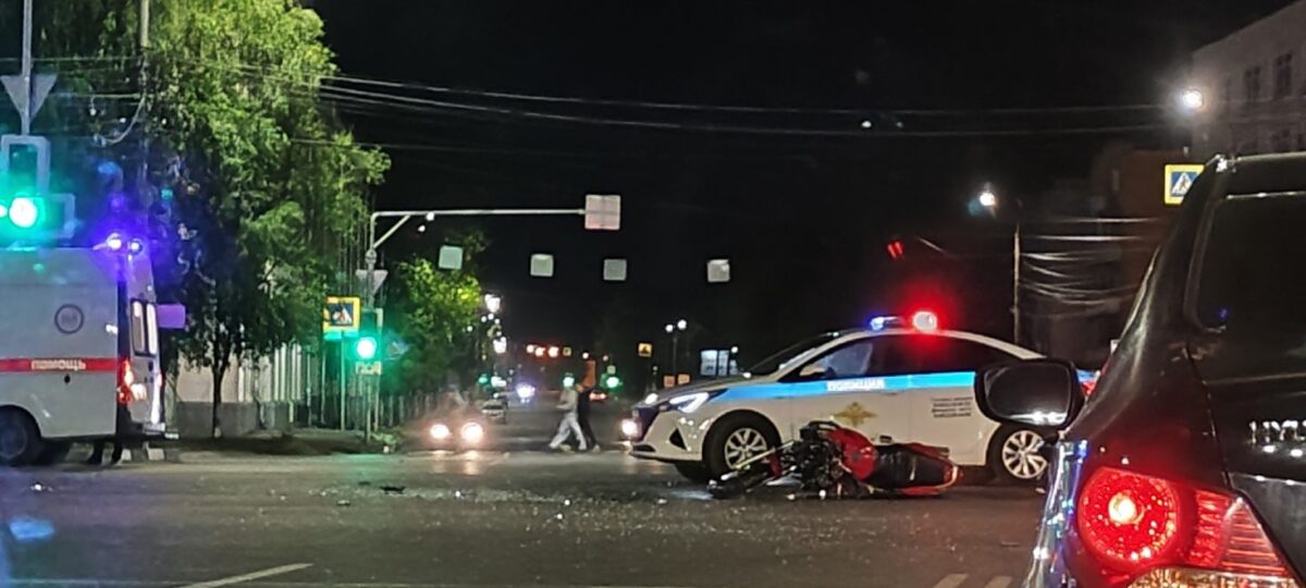 В Твери на площади Капошвара разбился мотоциклист