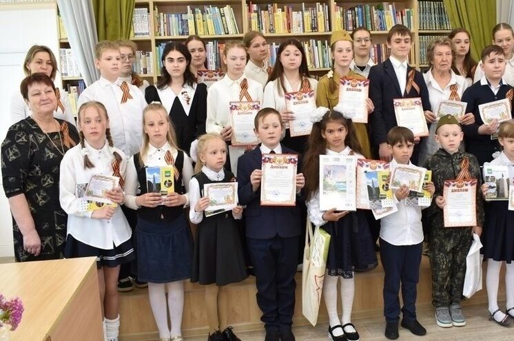 В Андреапольском округе школьники читали стихи о войне