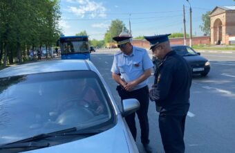 Судебные приставы и автоинспекторы поймали в Твери должников по алиментам