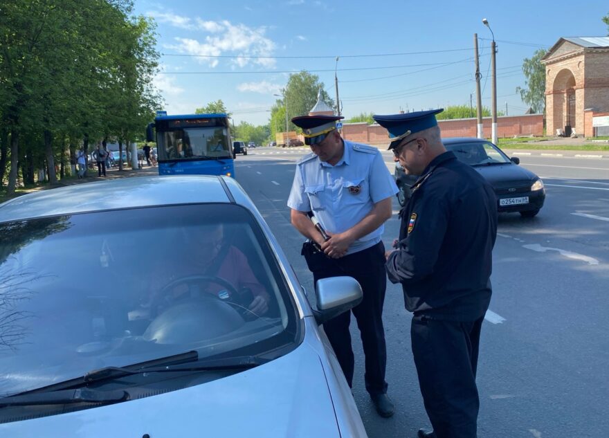 Судебные приставы и автоинспекторы поймали в Твери должников по алиментам