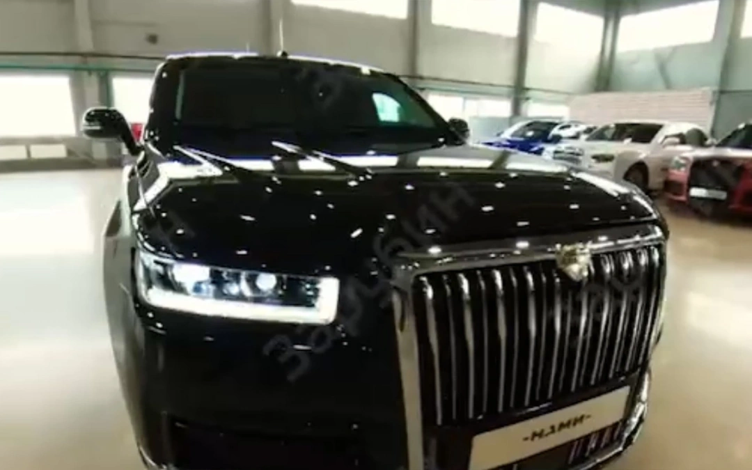 Владимир Путин приехал на инаугурацию на обновленном лимузине Aurus Senat