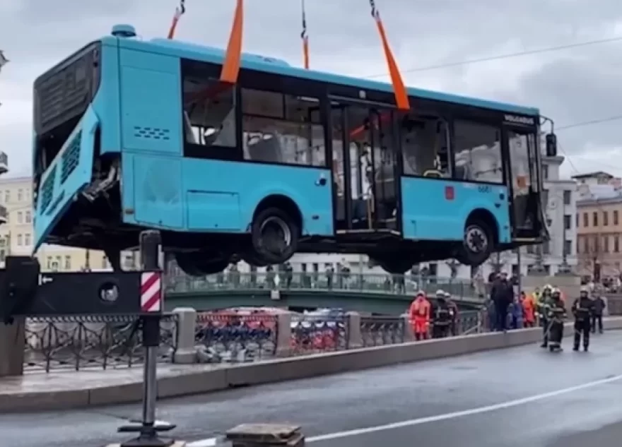 Женщина из Тверской области, пострадавшая в ДТП на Мойке, умерла