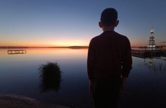 Волжская вода выносит остатки затопленного города в Тверской области Волжская вода выносит остатки затопленного города в Тверской области