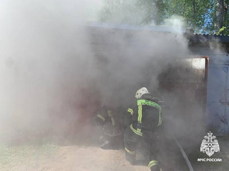 В Тверской области вспыхнул гараж