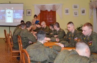 Срочники из Торопца написали "Диктант Победы"