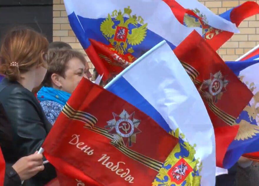 Сотрудники ЗАО “Калининское” поздравили ветеранов с Днем Победы