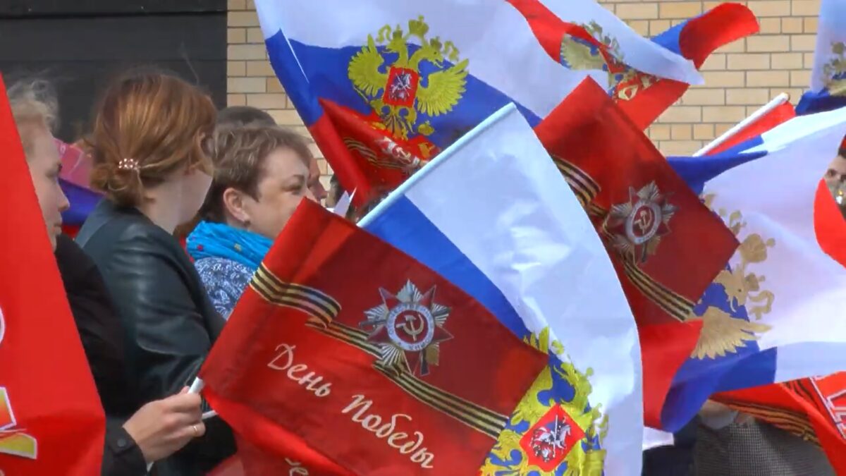 Сотрудники ЗАО “Калининское” поздравили ветеранов с Днем Победы