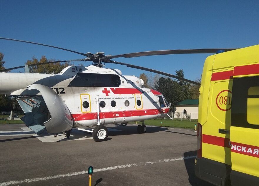 Девочку достали из колодца и вертолётом доставили в Тверь