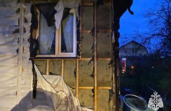 Пожарные спасли от огня дом под Тверью