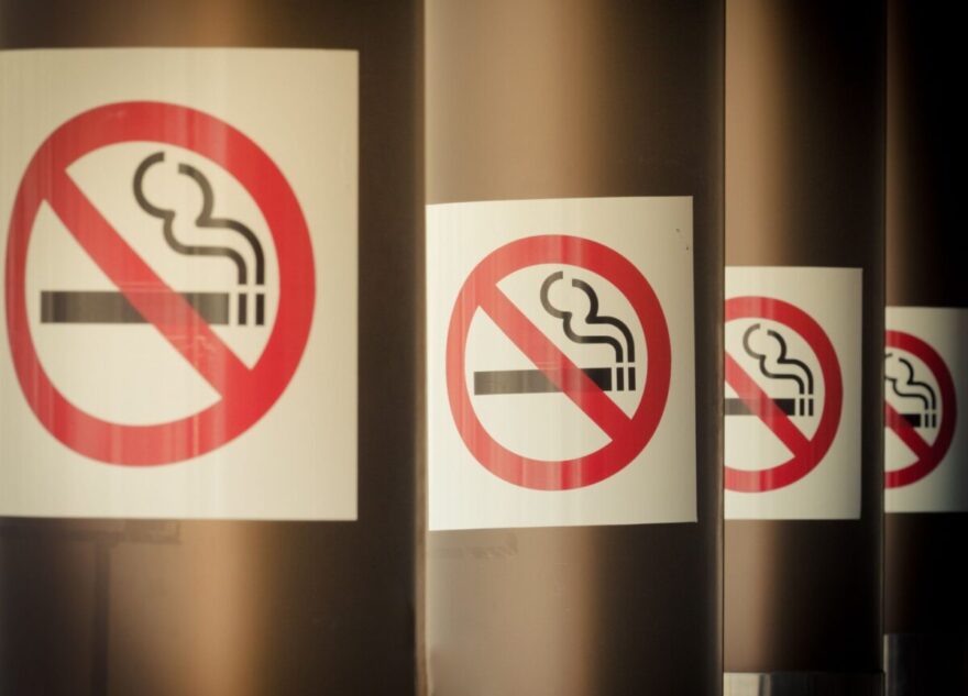 В России могут повысить штраф за курение в неположенных местах