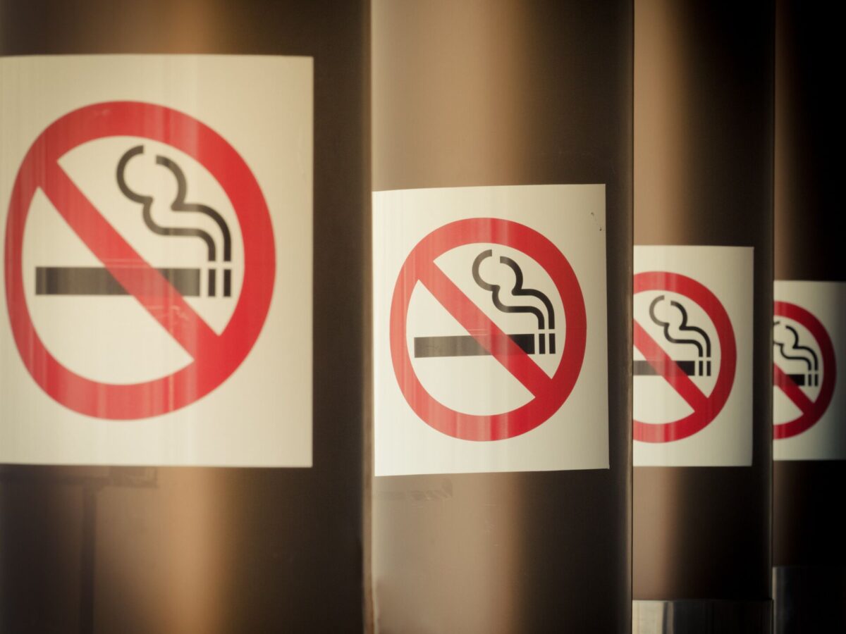 В России могут повысить штраф за курение в неположенных местах