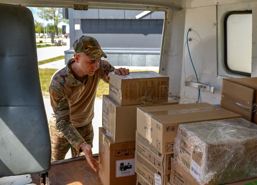 Тверским бойцам в зону СВО отправили автомобили, оборудование и медицинские средства