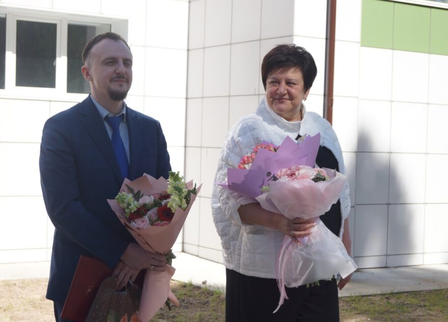 Глава Лихославльского округа обратилась к выпускникам школ