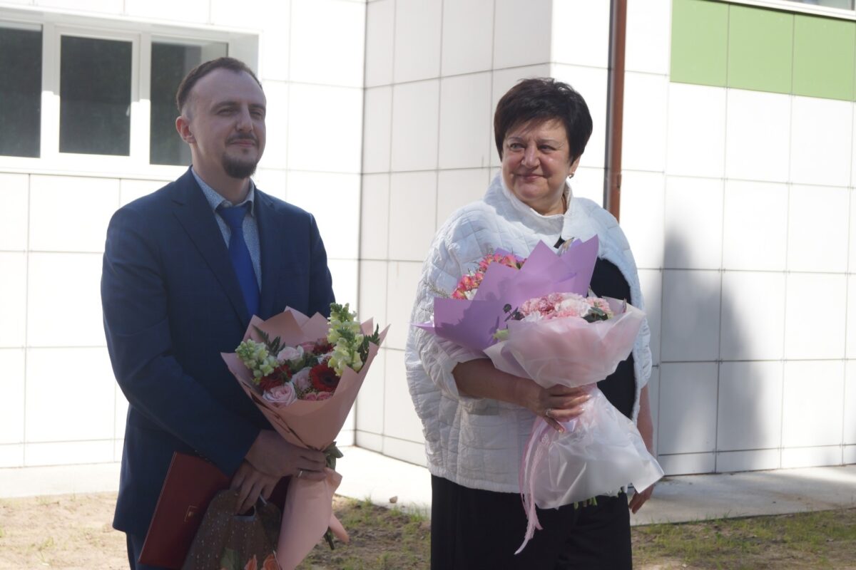 Глава Лихославльского округа обратилась к выпускникам школ