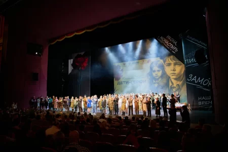 В Москве состоялась премьера спектакля, основанного на рассказе школьника из Тверской области В Москве состоялась премьера спектакля, основанного на рассказе школьника из Тверской области