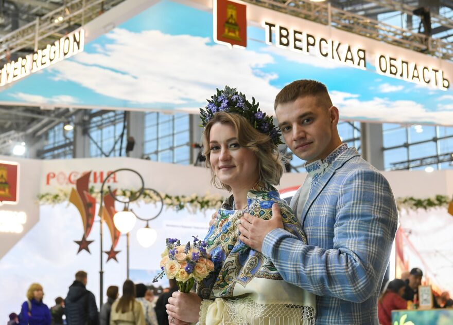 Молодожёны из Тверской области скрепили свой брак на Всероссийском свадебном фестивале в Москве