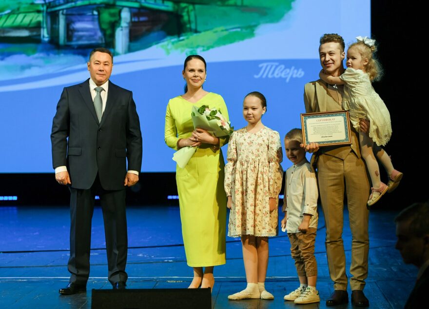 В Международный день семьи Игорь Руденя наградил победителей регионального этапа конкурса «Семья года»