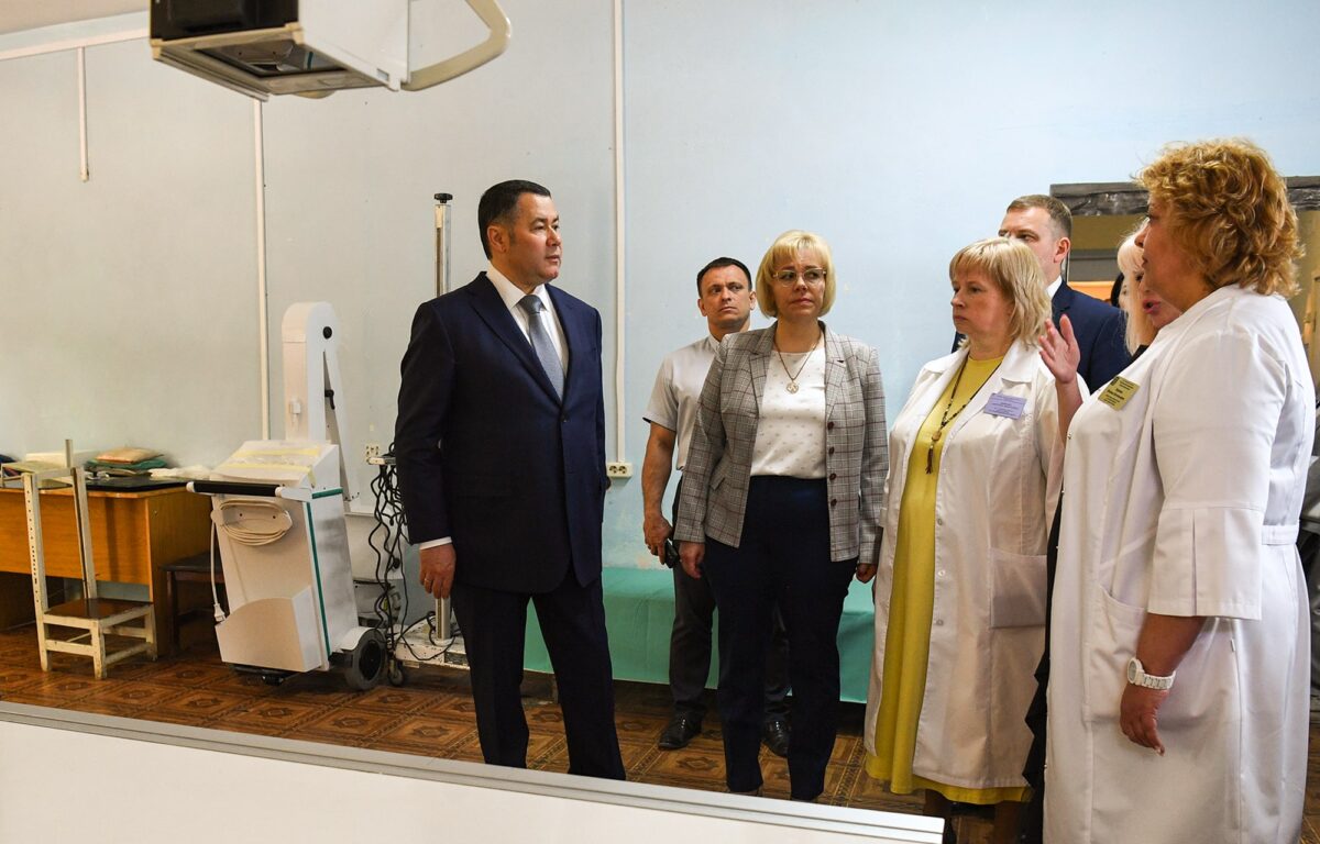 Губернатор Игорь Руденя в Конаковском округе посетил ЦРБ и станцию скорой помощи