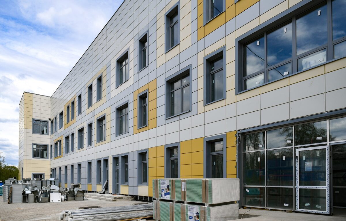 Игорь Руденя в Торжке проинспектировал строительство детской поликлиники