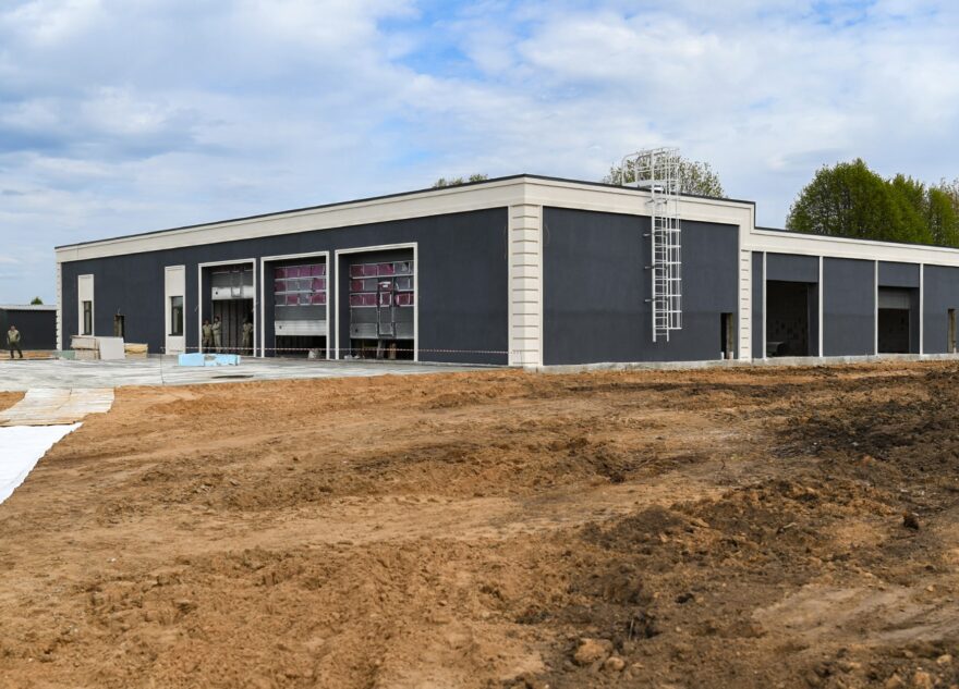 В селе Тургиново с опережением графика строят пожарное депо и спортивный ледовый комплекс