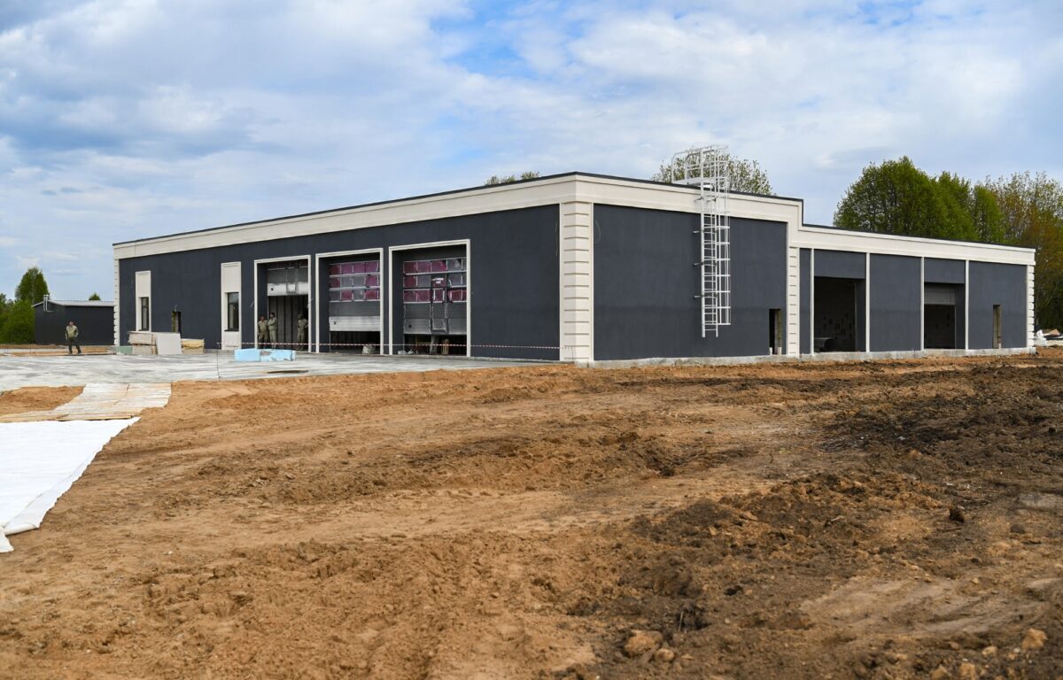 В селе Тургиново с опережением графика строят пожарное депо и спортивный ледовый комплекс