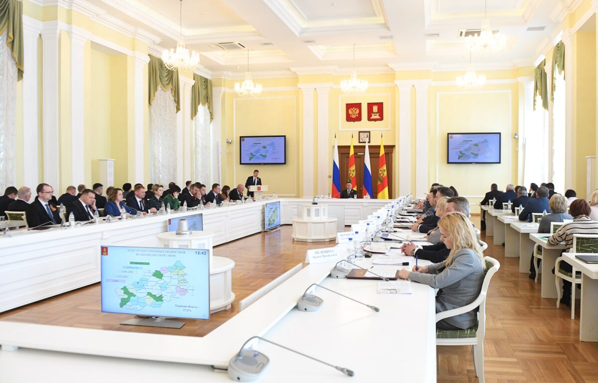 Губернатор Игорь Руденя определил задачи по организации в 2024 году летней занятости подростков