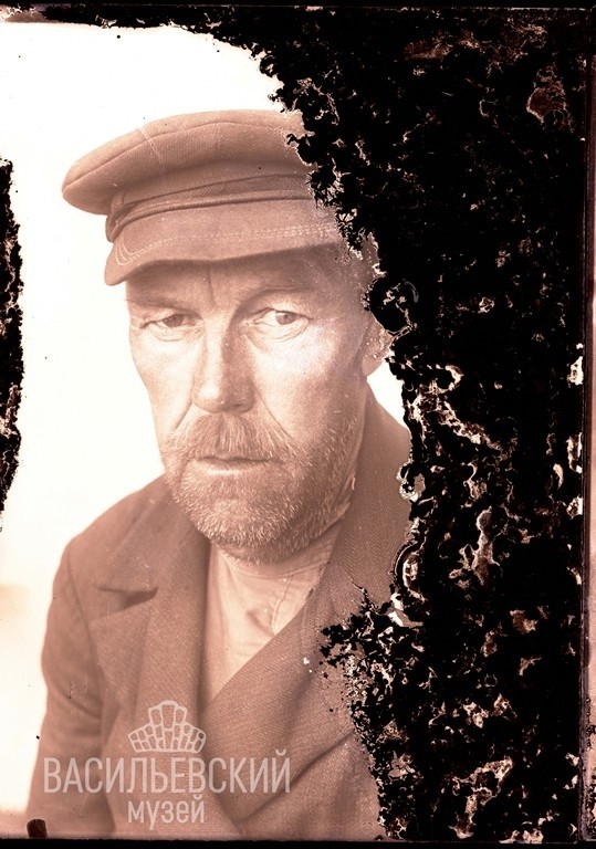 Жителей Тверской области просят узнать своих родственников на старых фотографиях